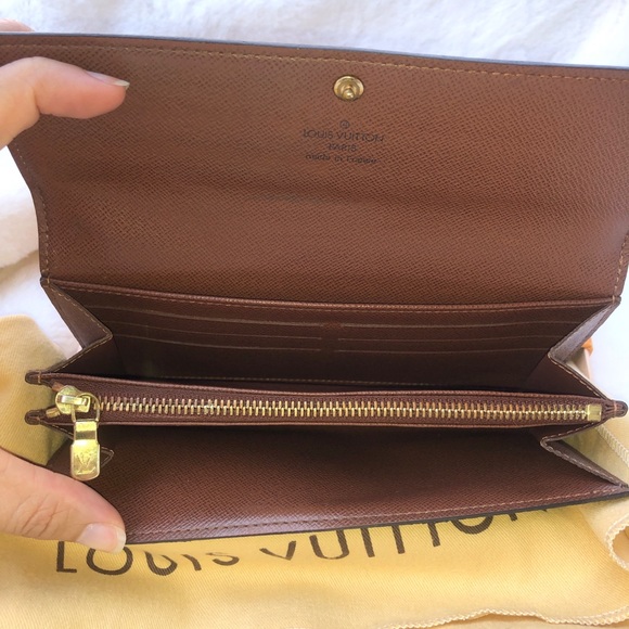 -SOLD- Louis Vuitton Monogram Sarah Wallet - Picture 4 of 9